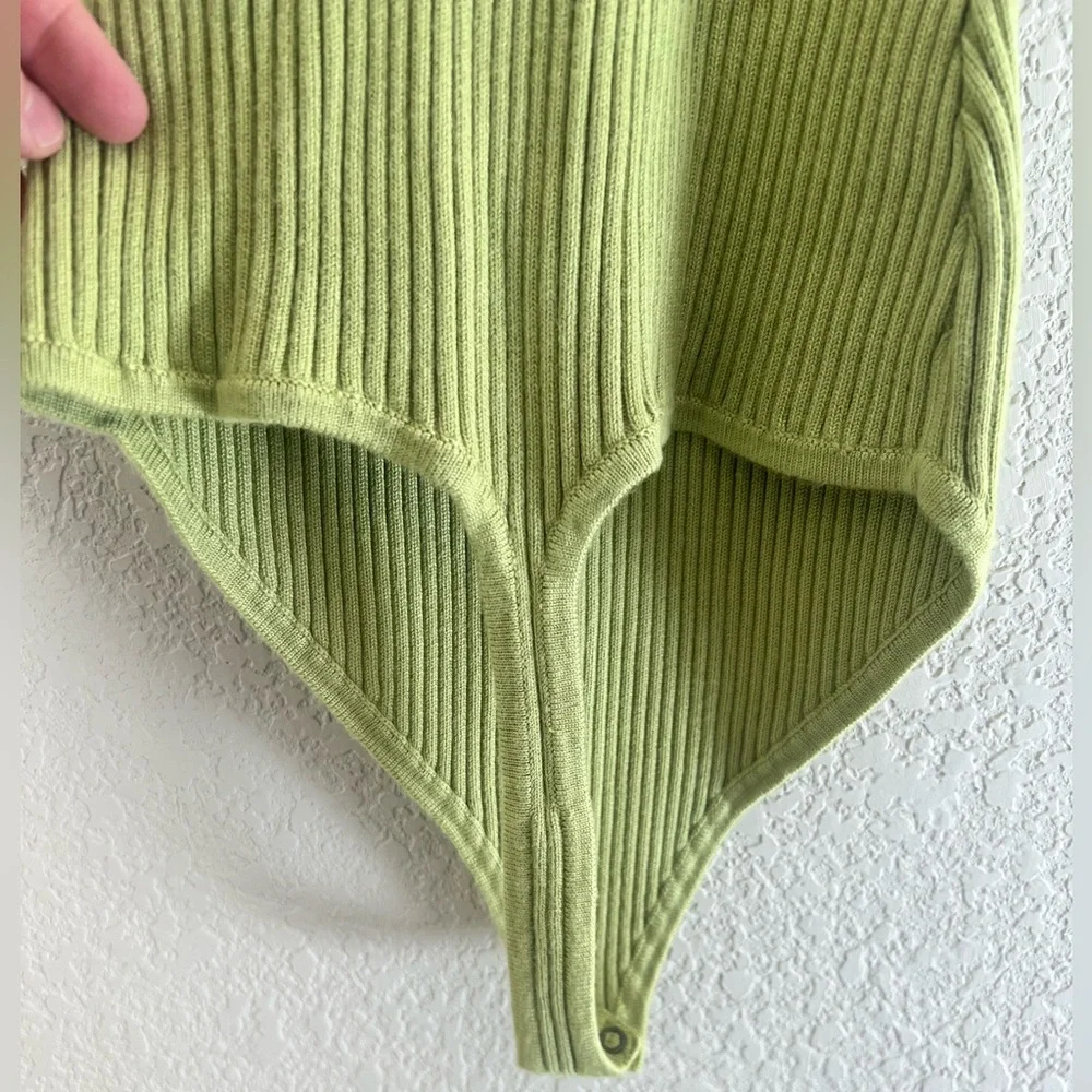 Abercrombie & Fitch Ribbed V-Neck One-Piece Bodysuit in Light Green